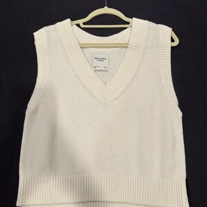 Abercrombie & Fitch Women's V-Neck Cream Sweater